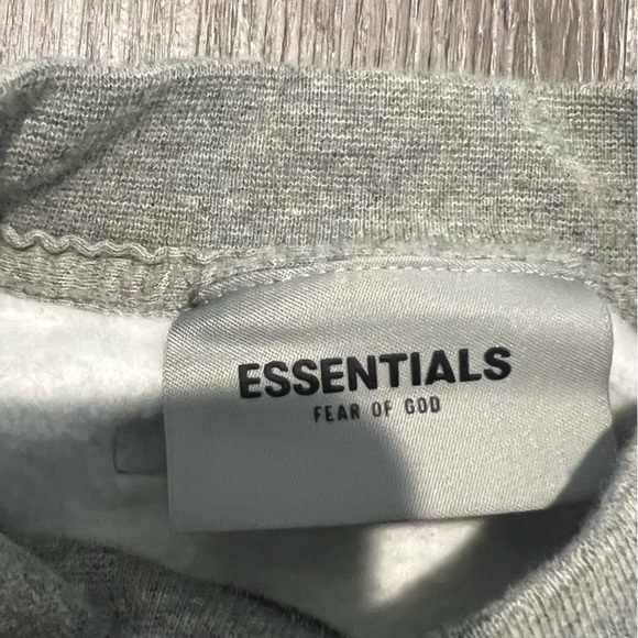 Essentials crew neck - Picture 3 of 3